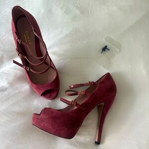 Gucci, size 36, burgendy heels